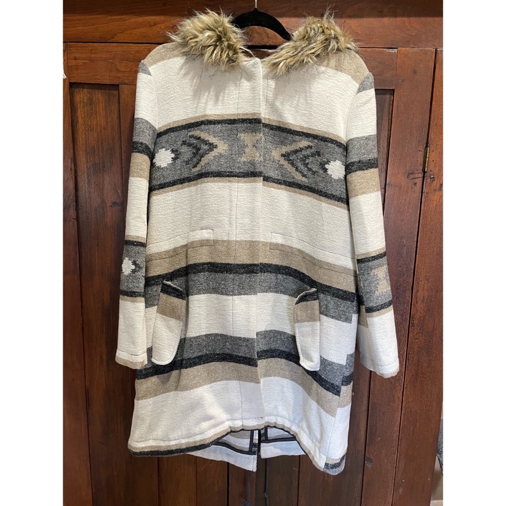 BB Dakota Warm Fall Jacket Neutral Aztec Pattern Stripe Winter Coat Tan Fur Hood